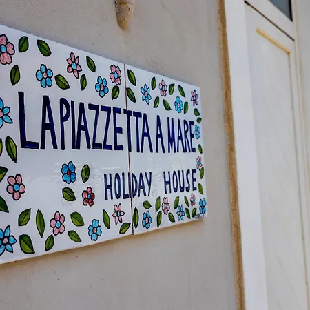 La Piazzetta A Mare House Guest house