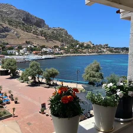 La Piazzetta A Mare House Guest house Sferracavallo