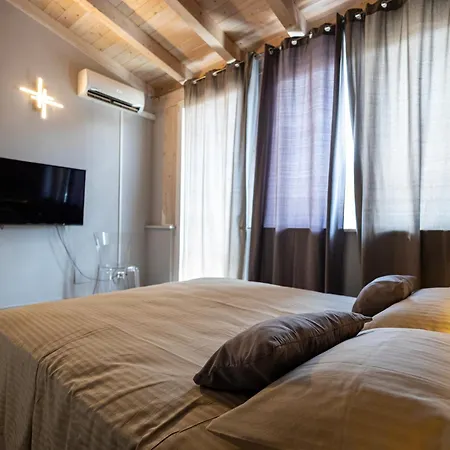 La Piazzetta A Mare House *